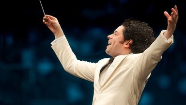Dirigen Gustavo Dudamel. Foto Adam Latham Dirigen Gustavo Dudamel. Foto Adam Latham