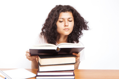 "Reading a book." Foto: CollegeDegrees360 "Reading a book." Foto: CollegeDegrees360